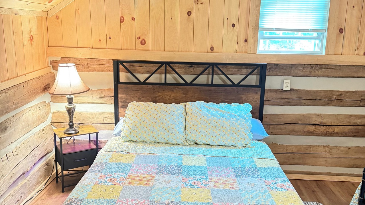 Photo of Bedroom in Lindside