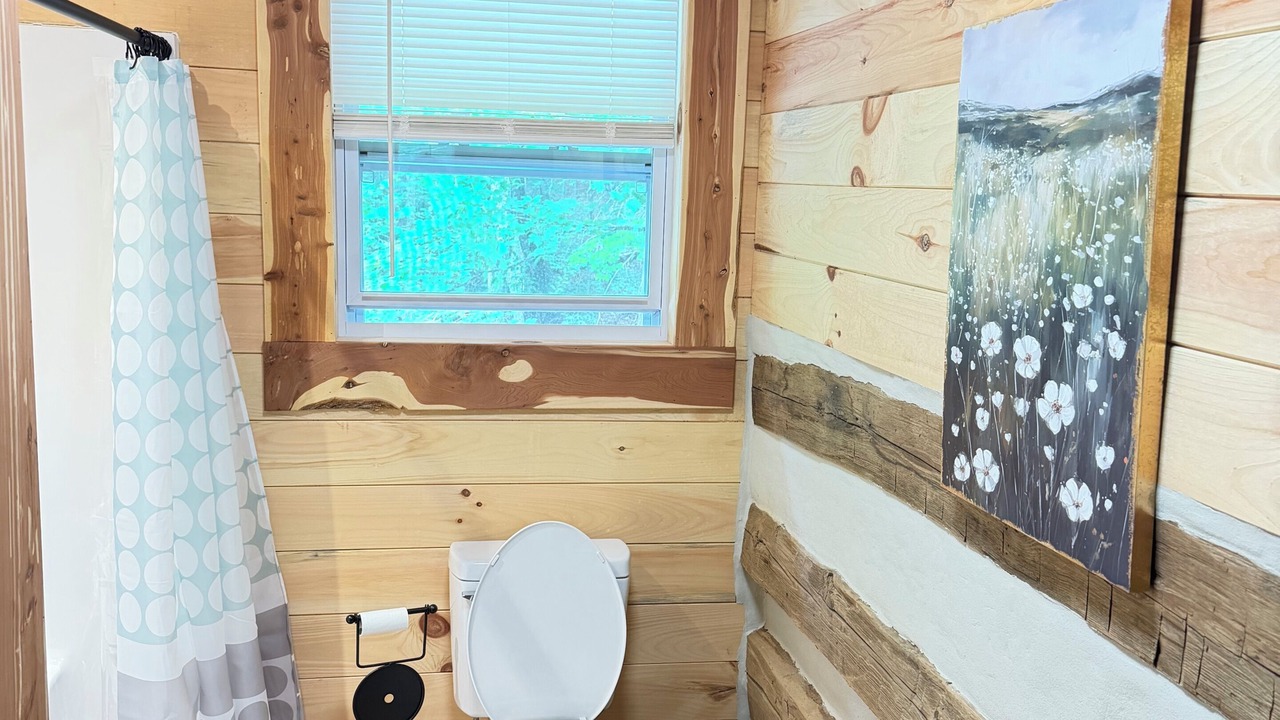 Photo of Bathroom in Lindside
