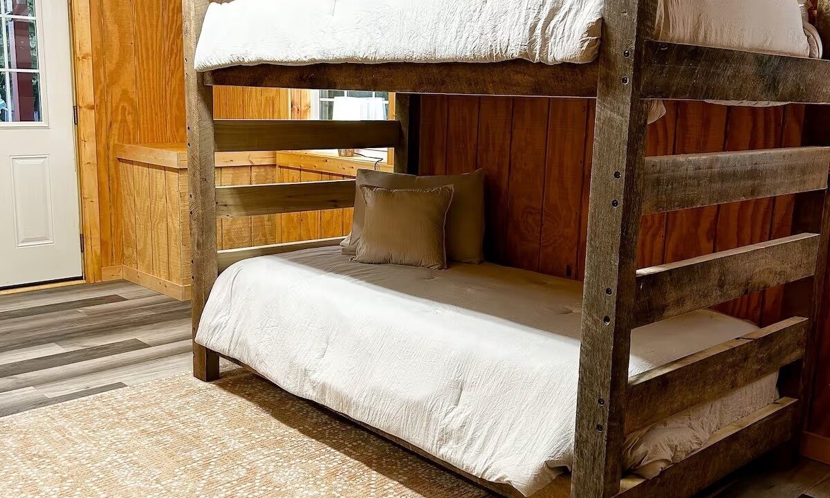Photo of Bedroom in Reynolds Station