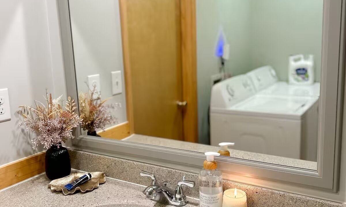 Photo of Bathroom in Reynolds Station