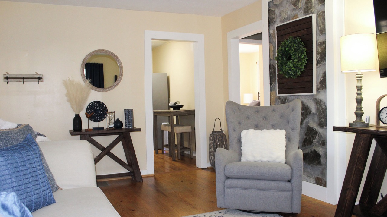 Photo of Livingroom in Walker-In-the-Hills