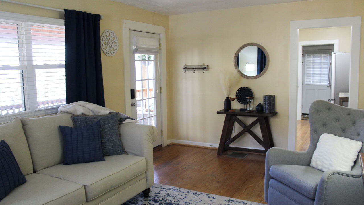 Photo of Livingroom in Walker-In-the-Hills