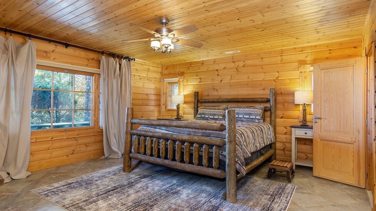 Photo of Bedroom in Old Fort