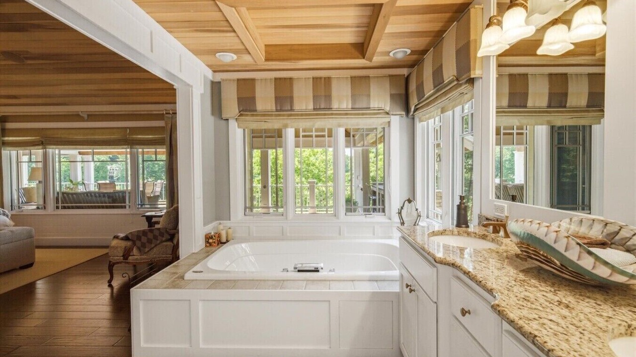 Photo of Bathroom in La Follette