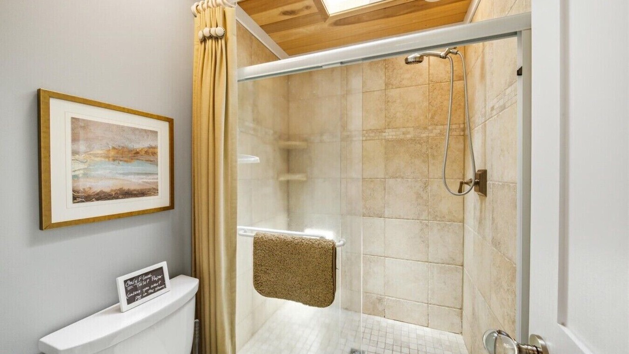Photo of Bathroom in La Follette