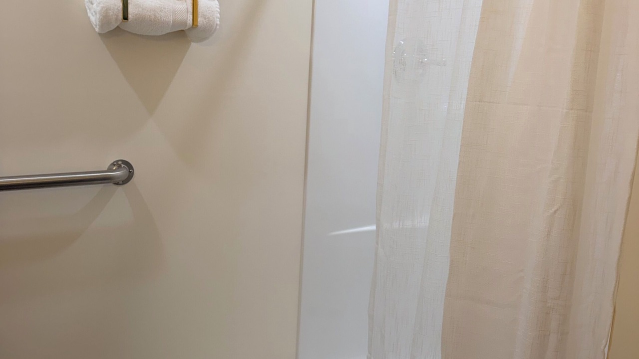 Photo of Bathroom in Leitchfield