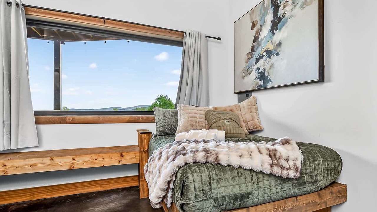 Photo of Bedroom in Saluda