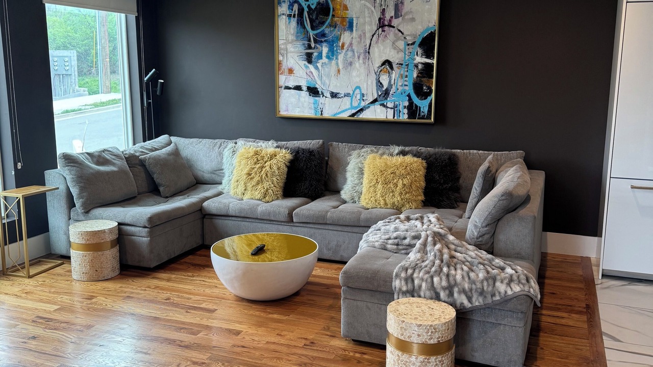 Photo of Livingroom in Talbot's Corner