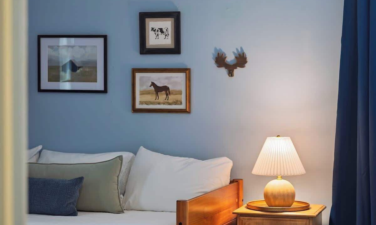Photo of Bedroom in Lookout Valley Neighborhood Association