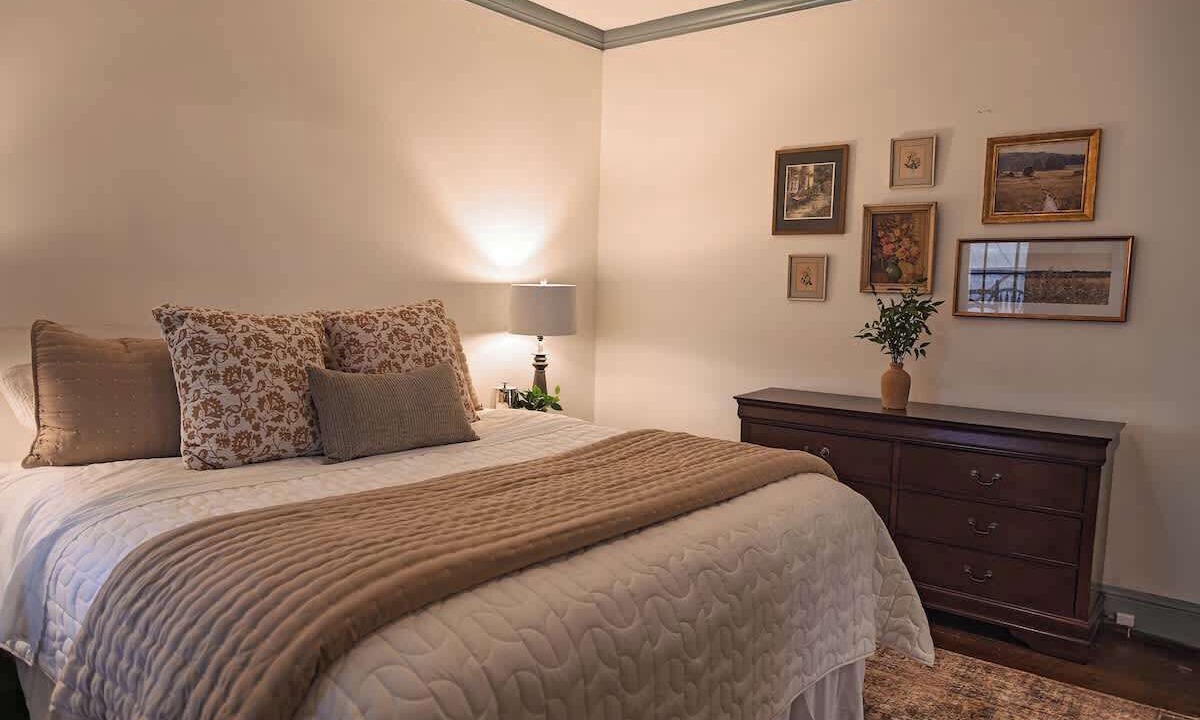 Photo of Bedroom in Lookout Valley Neighborhood Association