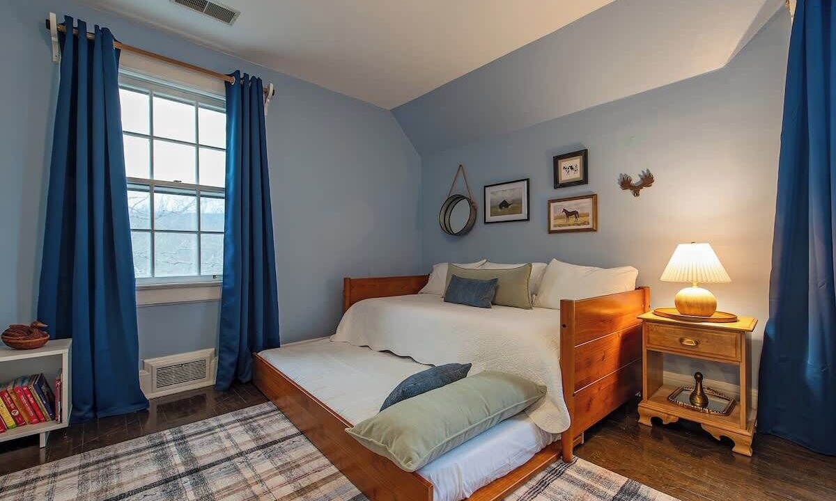 Photo of Bedroom in Lookout Valley Neighborhood Association