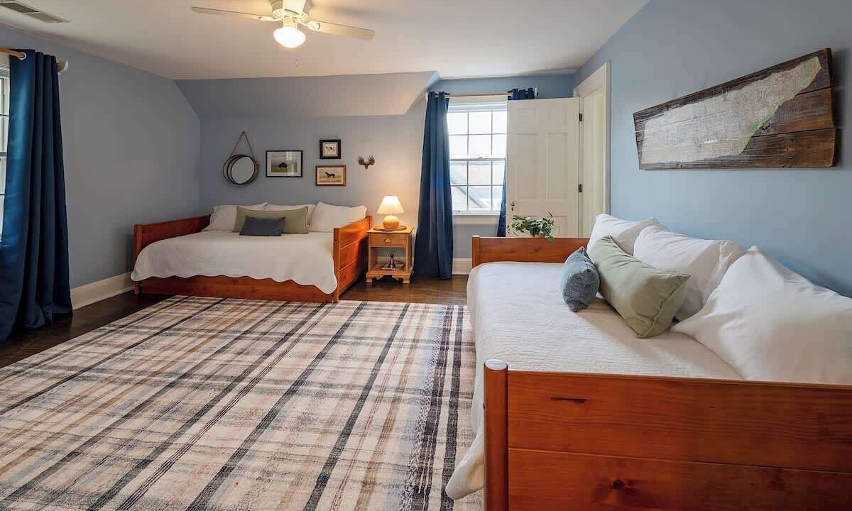 Photo of Bedroom in Lookout Valley Neighborhood Association