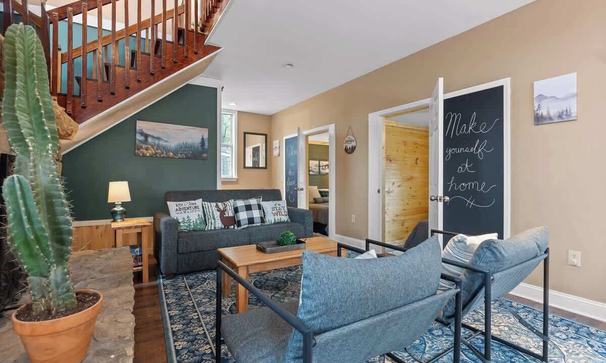 Photo of Livingroom in Lookout Valley Neighborhood Association