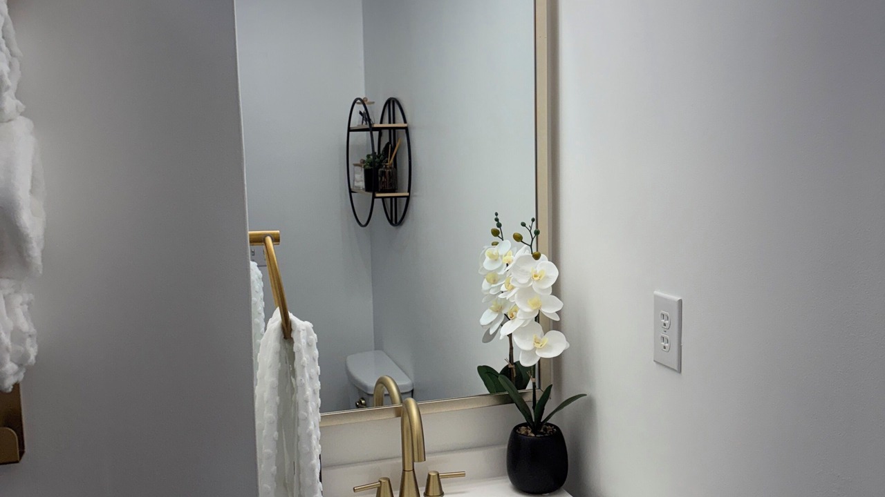 Photo of Bathroom in Crisp