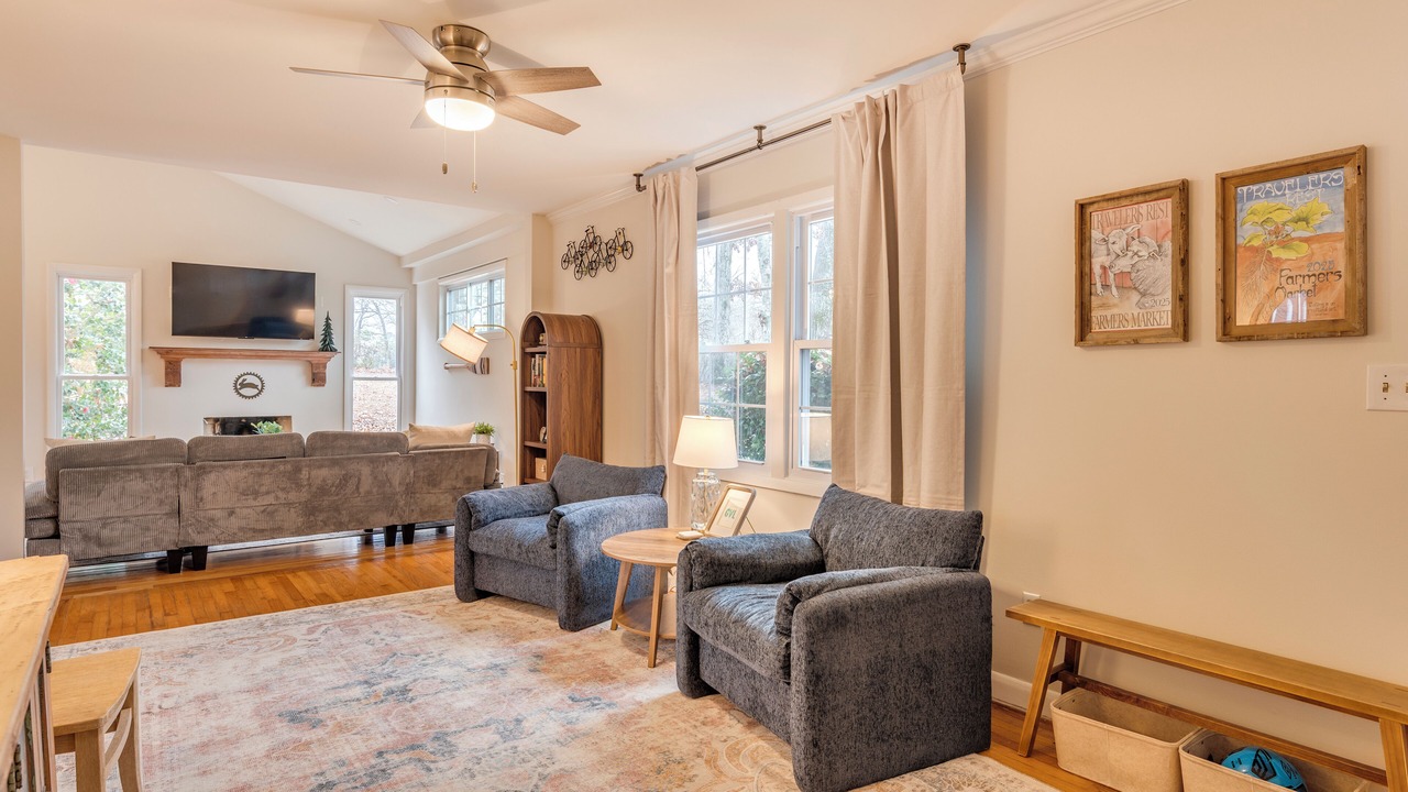 Photo of Livingroom in Travelers Rest