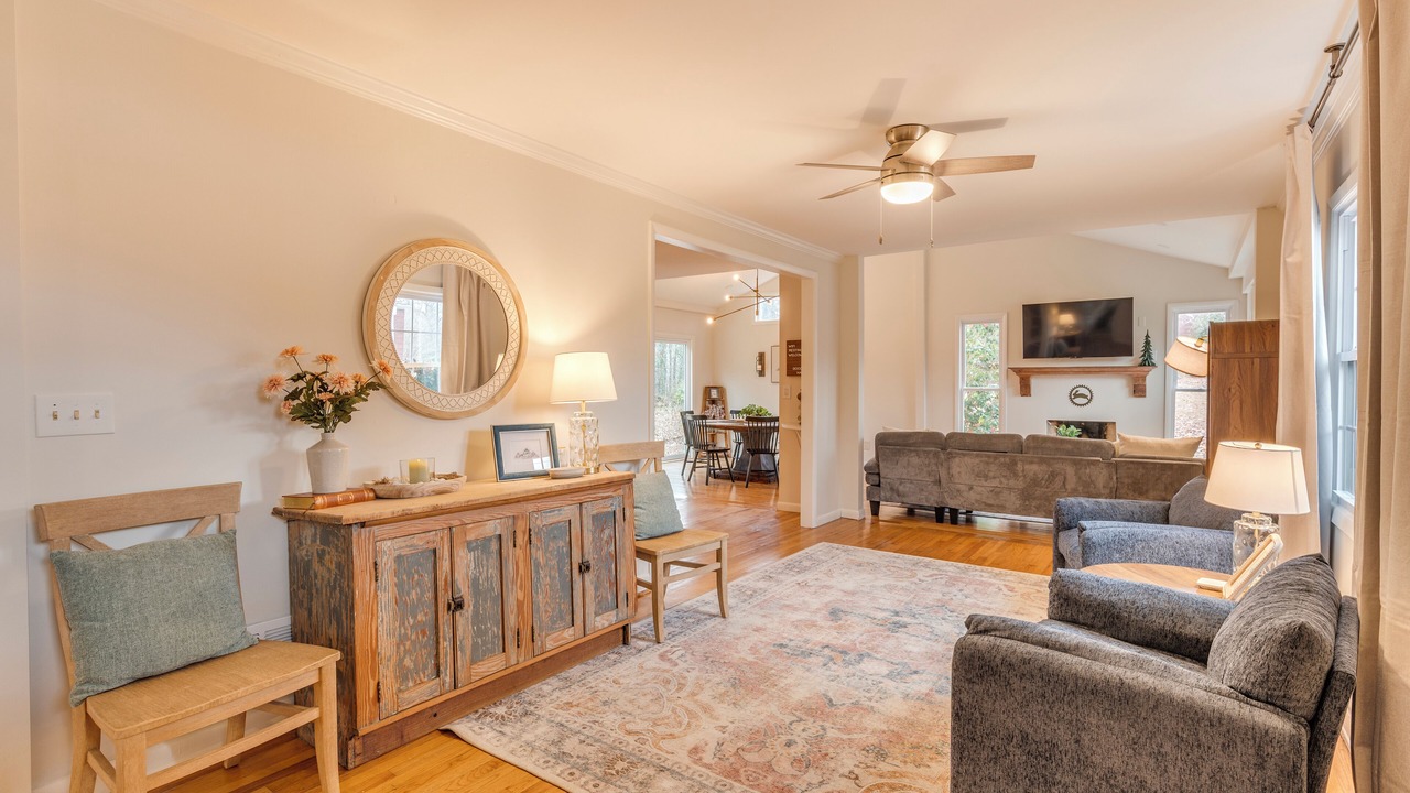 Photo of Livingroom in Travelers Rest