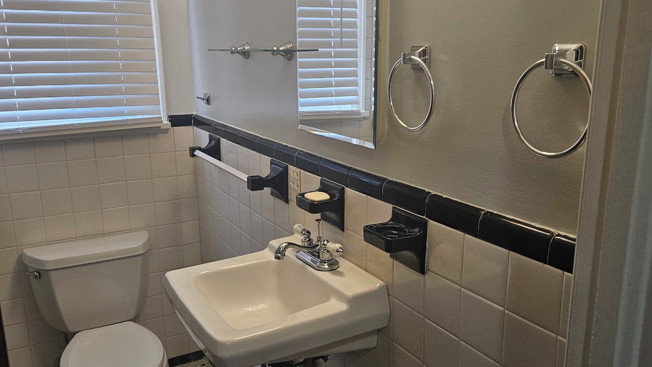 Photo of Bathroom in Mosby