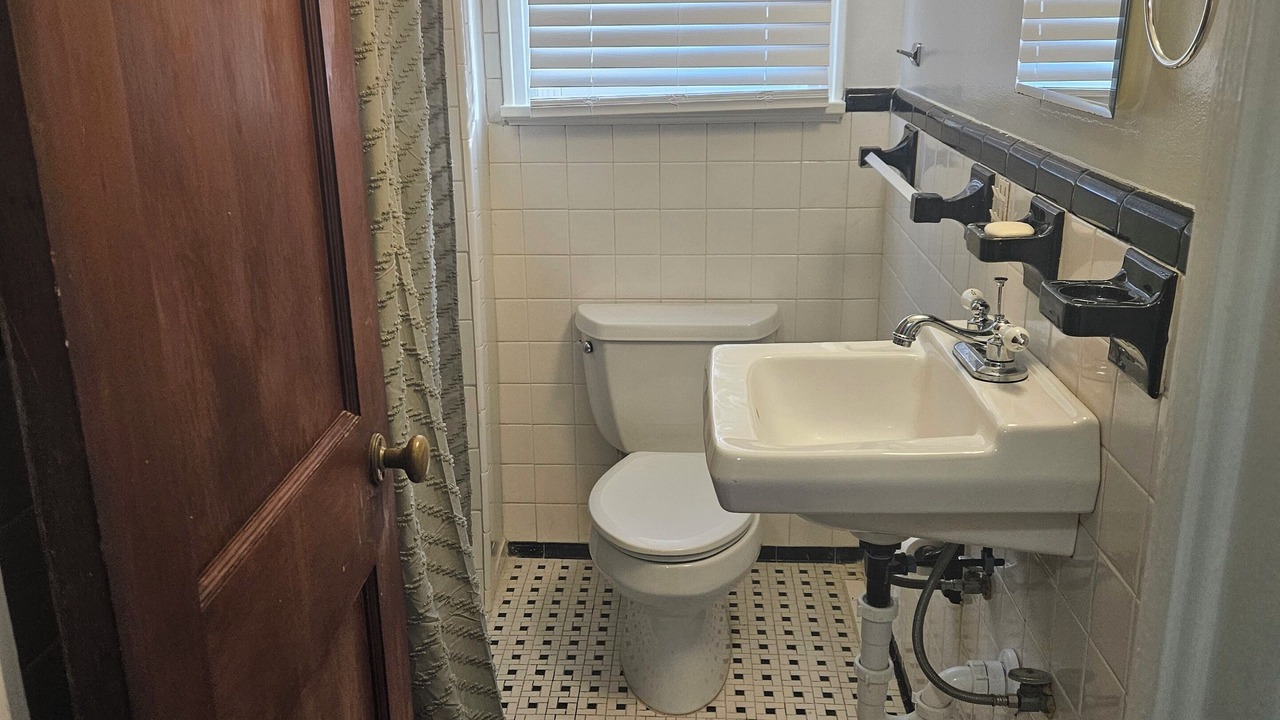 Photo of Bathroom in Mosby