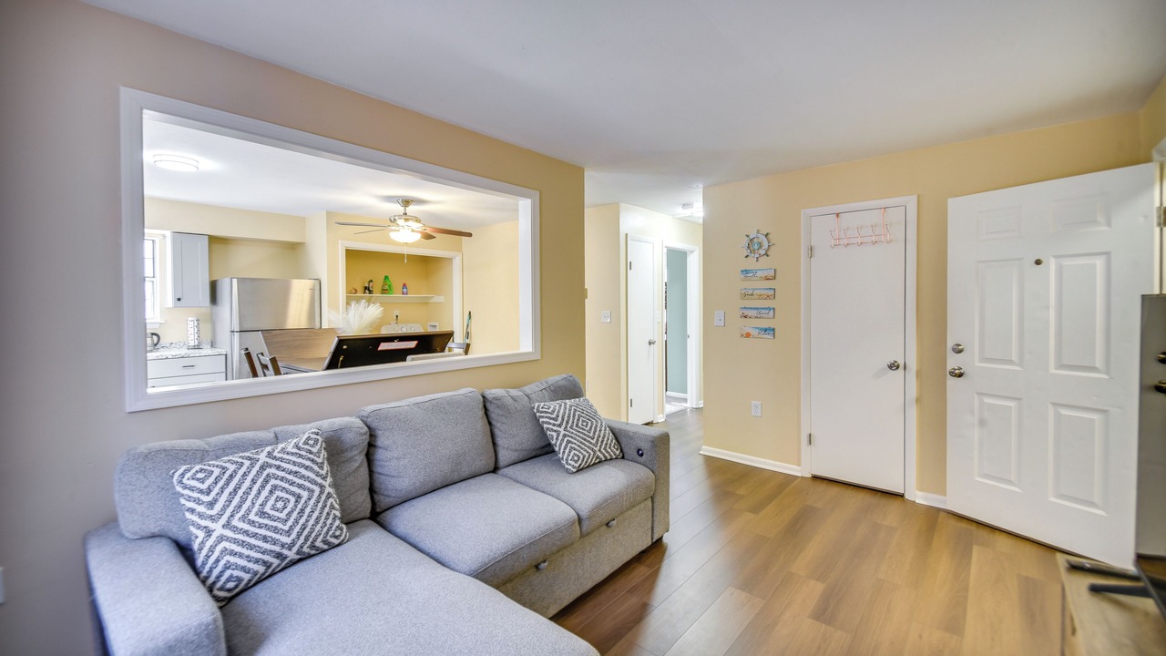 Photo of Livingroom in Bayview