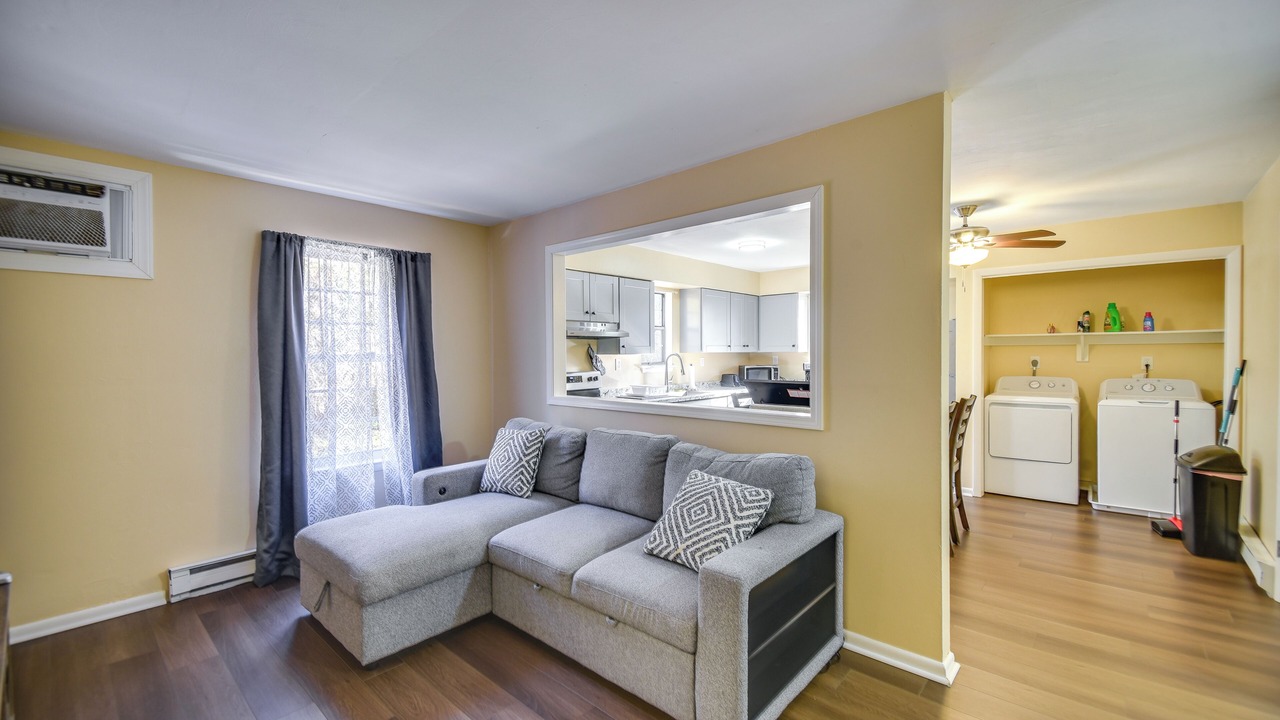Photo of Livingroom in Bayview