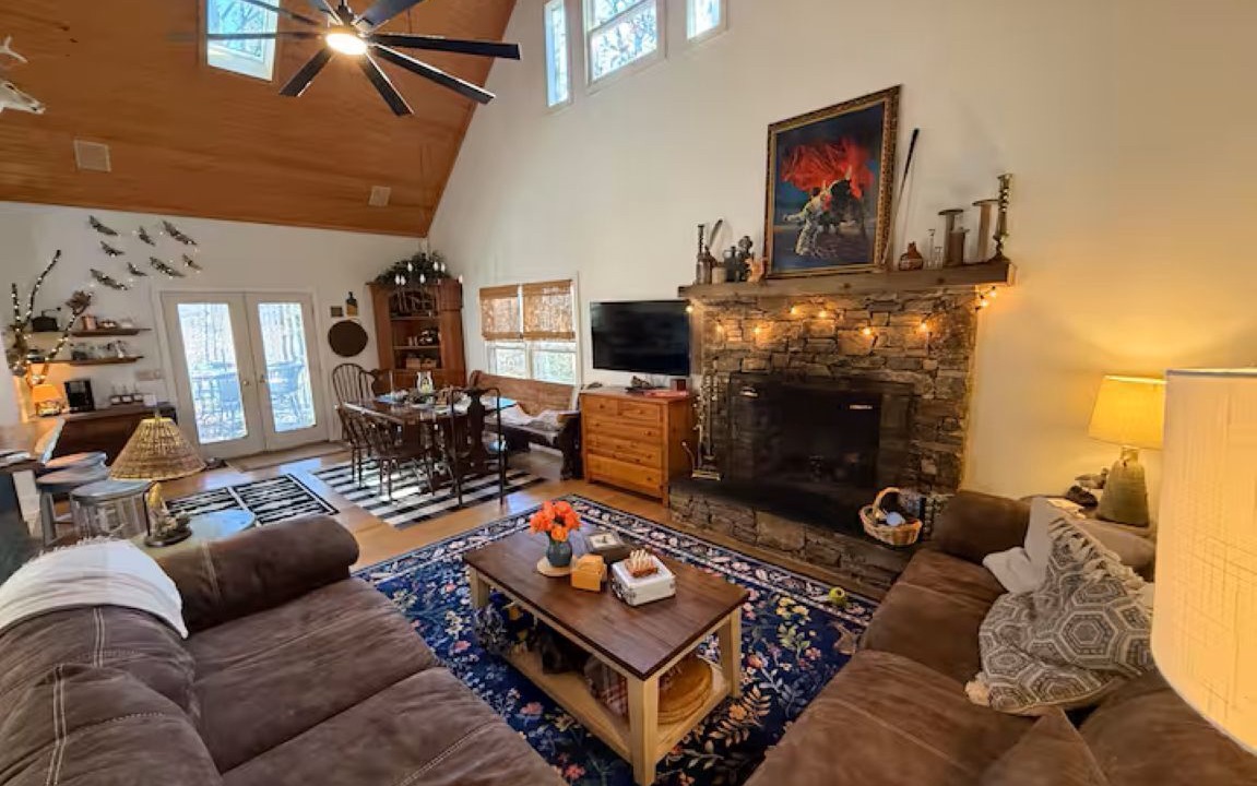 Photo of Livingroom in Saluda