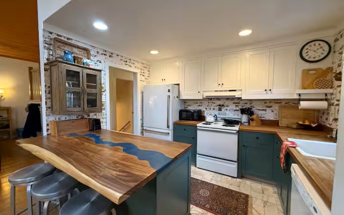Photo of Kitchen in Saluda