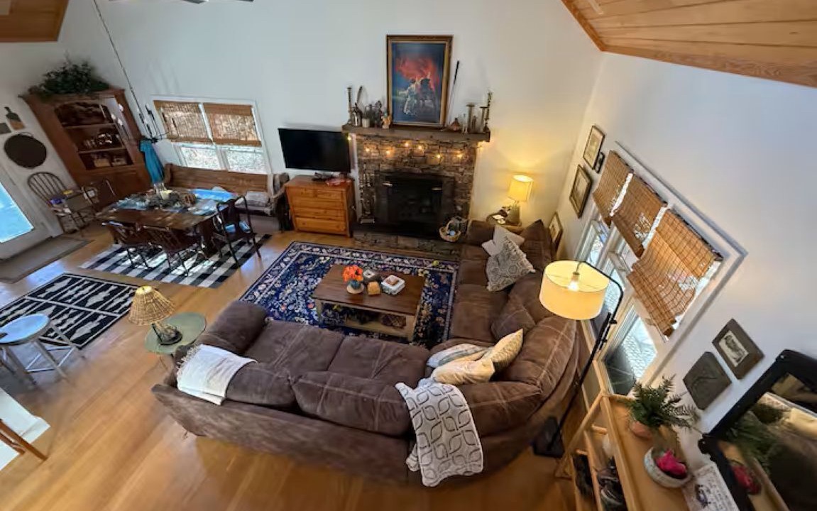 Photo of Livingroom in Saluda