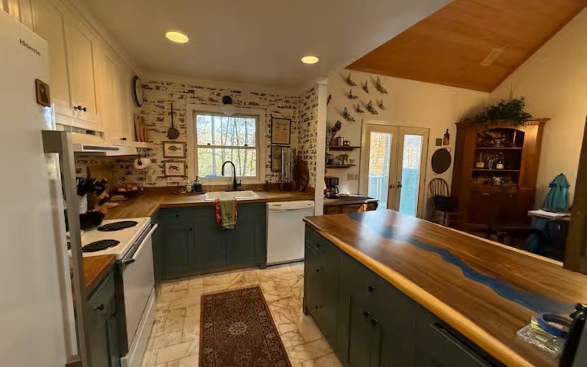 Photo of Kitchen in Saluda