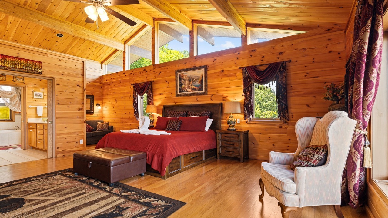 Photo of Bedroom in Wears Valley