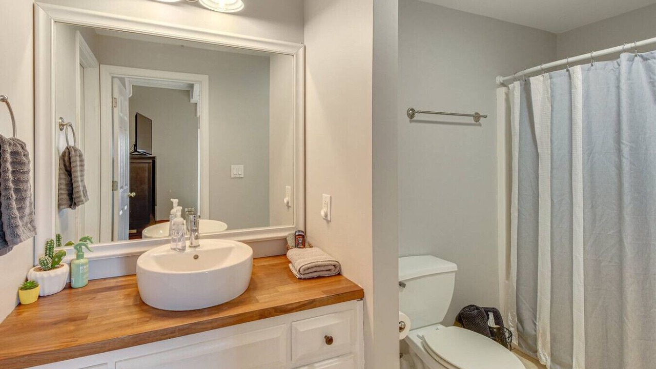 Photo of Bathroom in Sunset