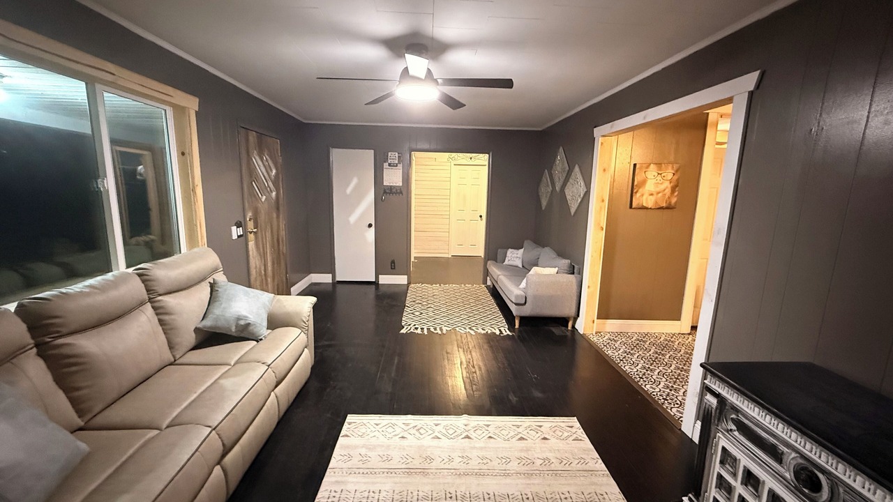 Photo of Livingroom in Byrdstown