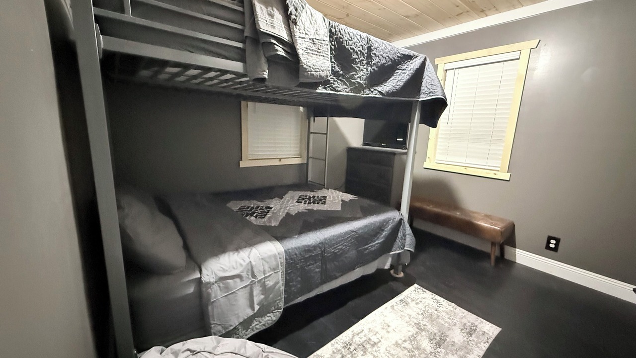 Photo of Bedroom in Byrdstown