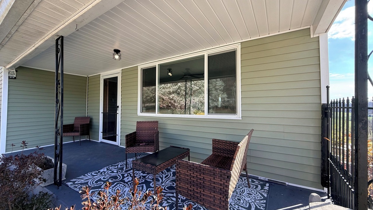 Photo of Patio Balcony in Byrdstown