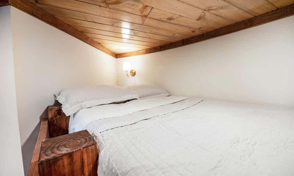 Photo of Bedroom in Lookout Valley Neighborhood Association