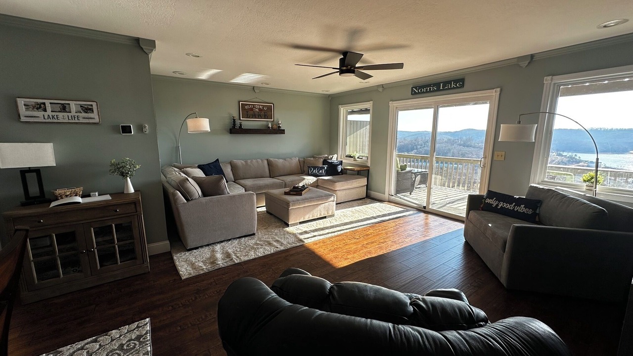 Photo of Livingroom in La Follette