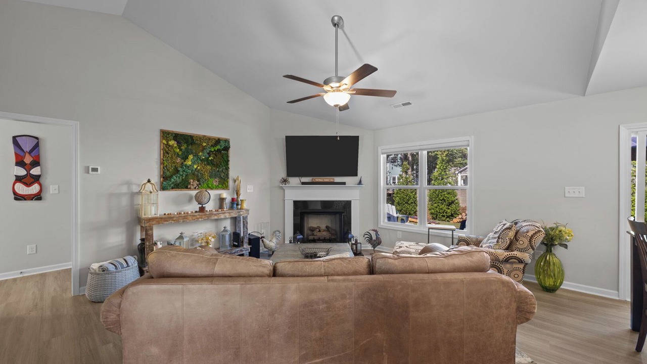 Photo of Livingroom in James City