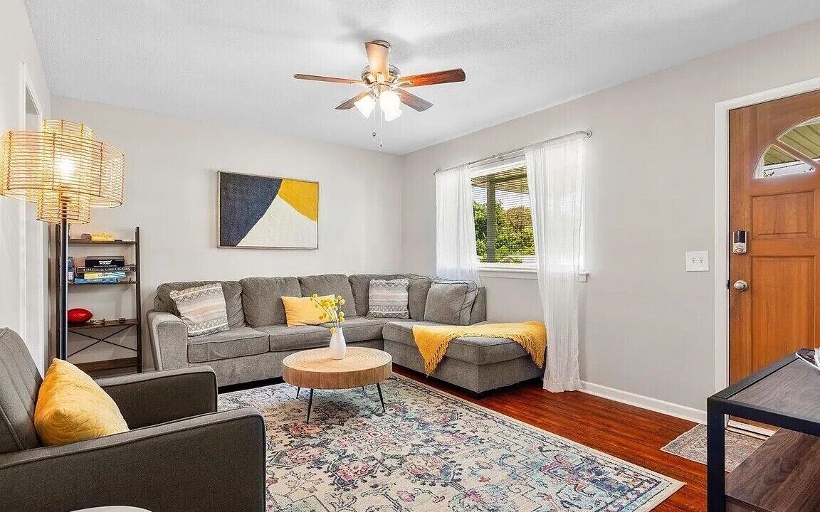 Photo of Livingroom in Silver Lake