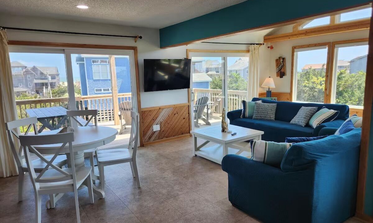 Photo of Livingroom in Avon