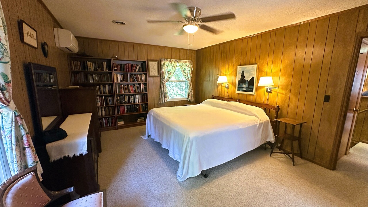 Photo of Bedroom in Southern Shores