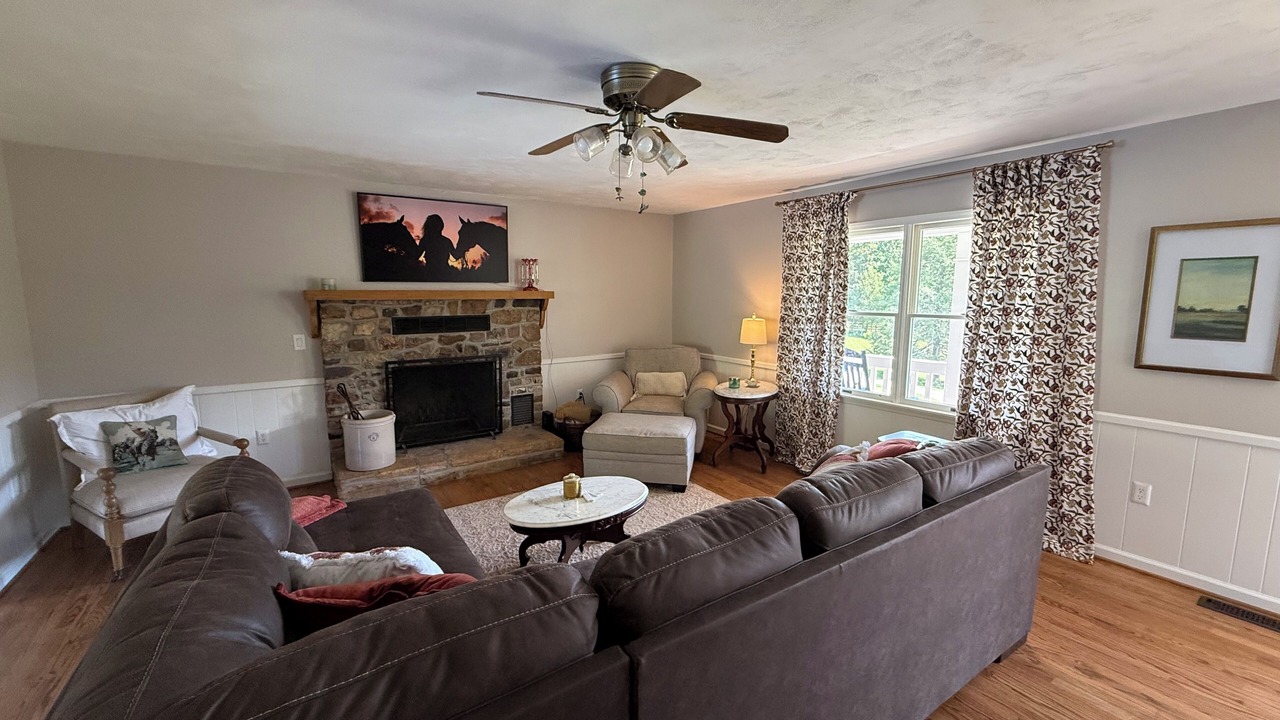 Photo of Livingroom in Newport