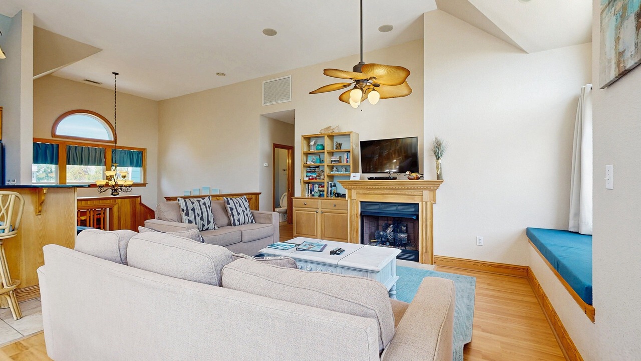 Photo of Livingroom in Wind Over Waves
