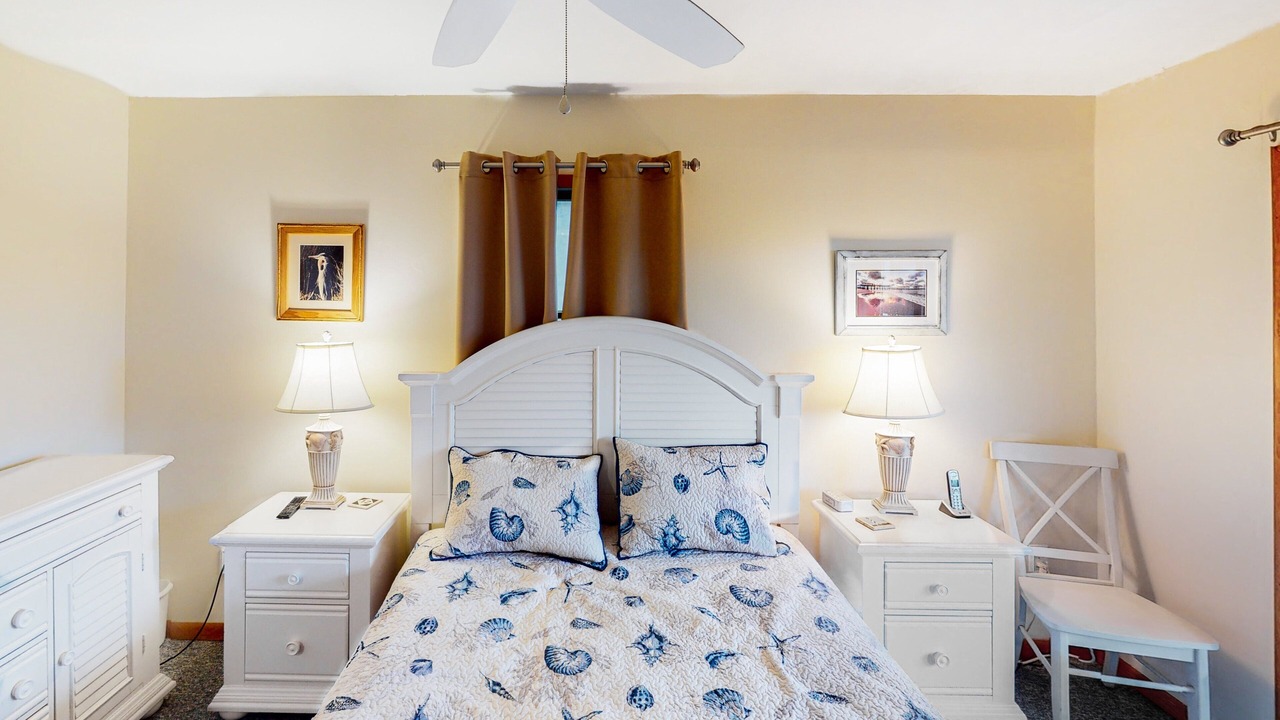 Photo of Bedroom in Waves