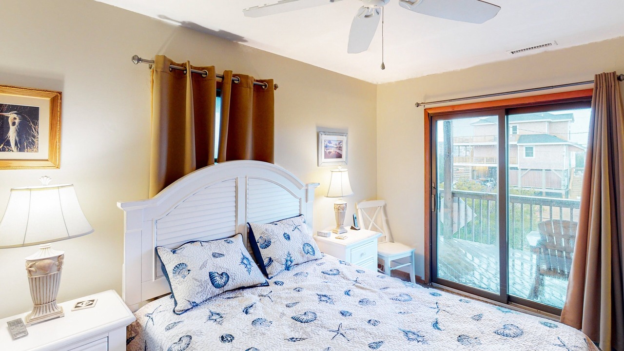 Photo of Bedroom in Waves
