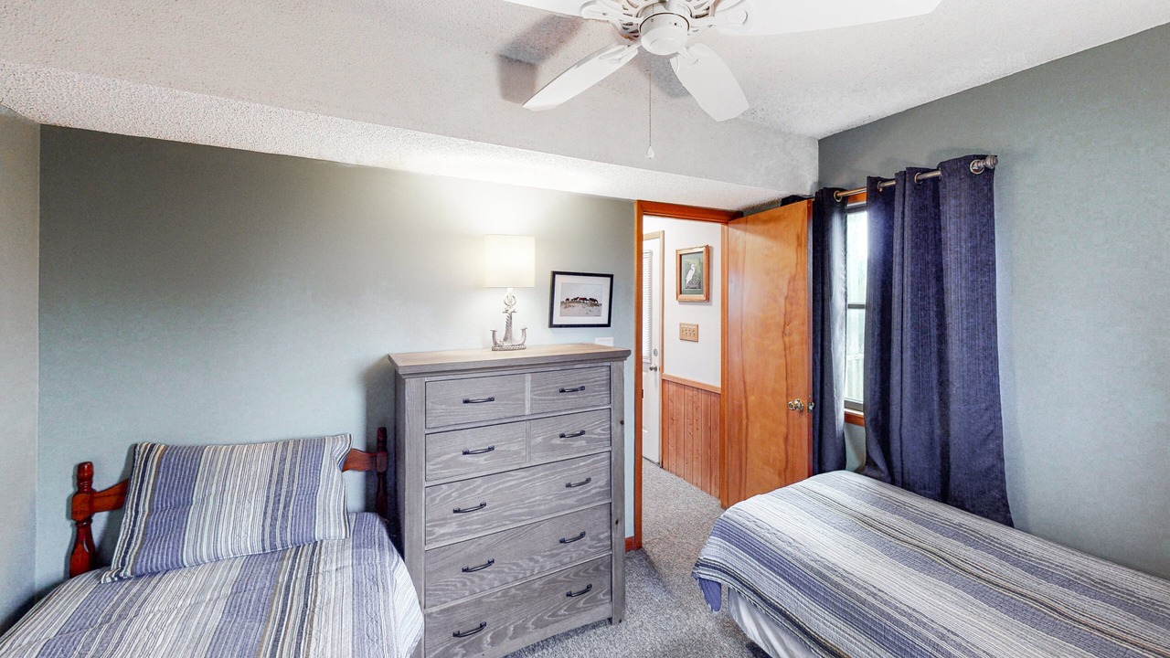 Photo of Bedroom in Waves