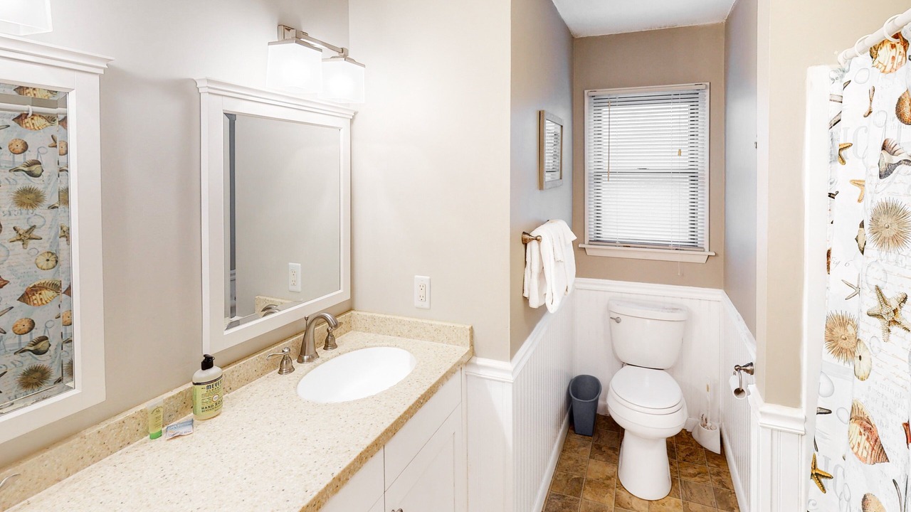 Photo of Bathroom in Waves