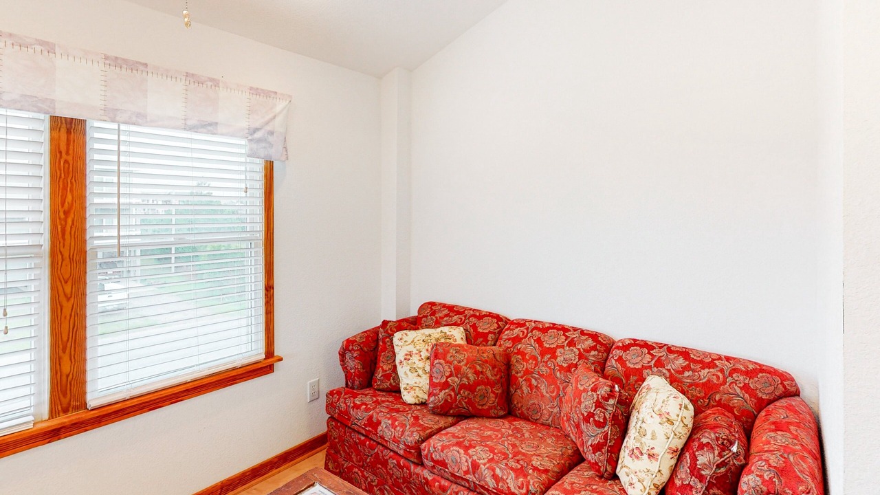 Photo of Livingroom in Waves