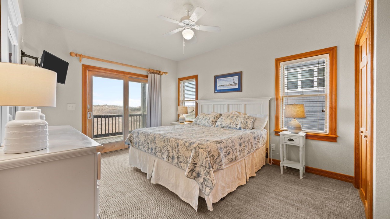 Photo of Bedroom in Waves