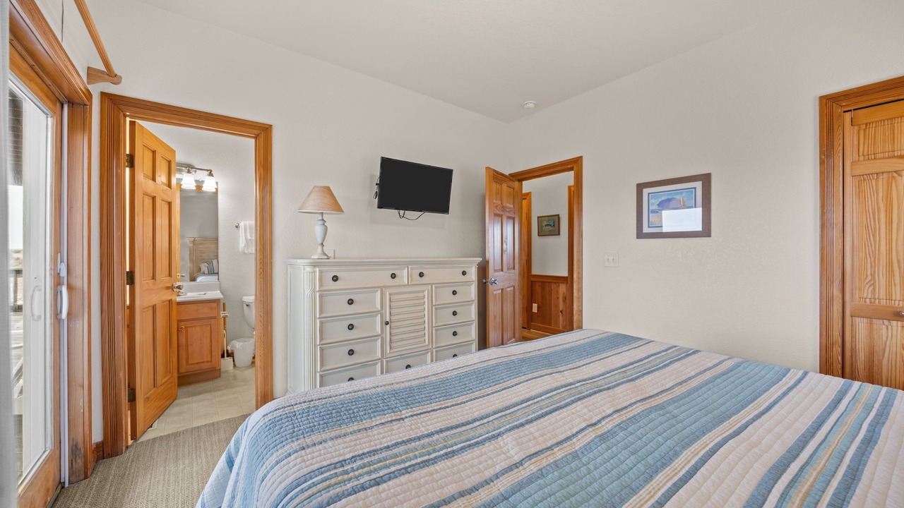 Photo of Bedroom in Waves