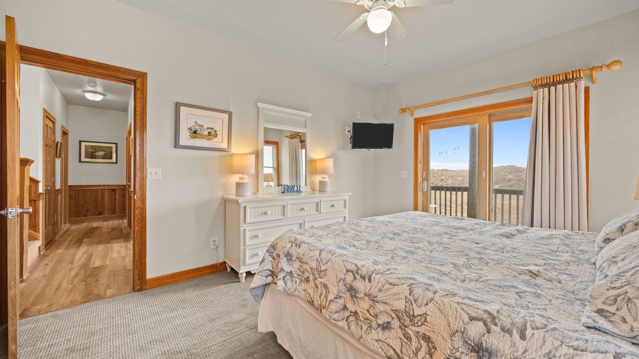 Photo of Bedroom in Waves