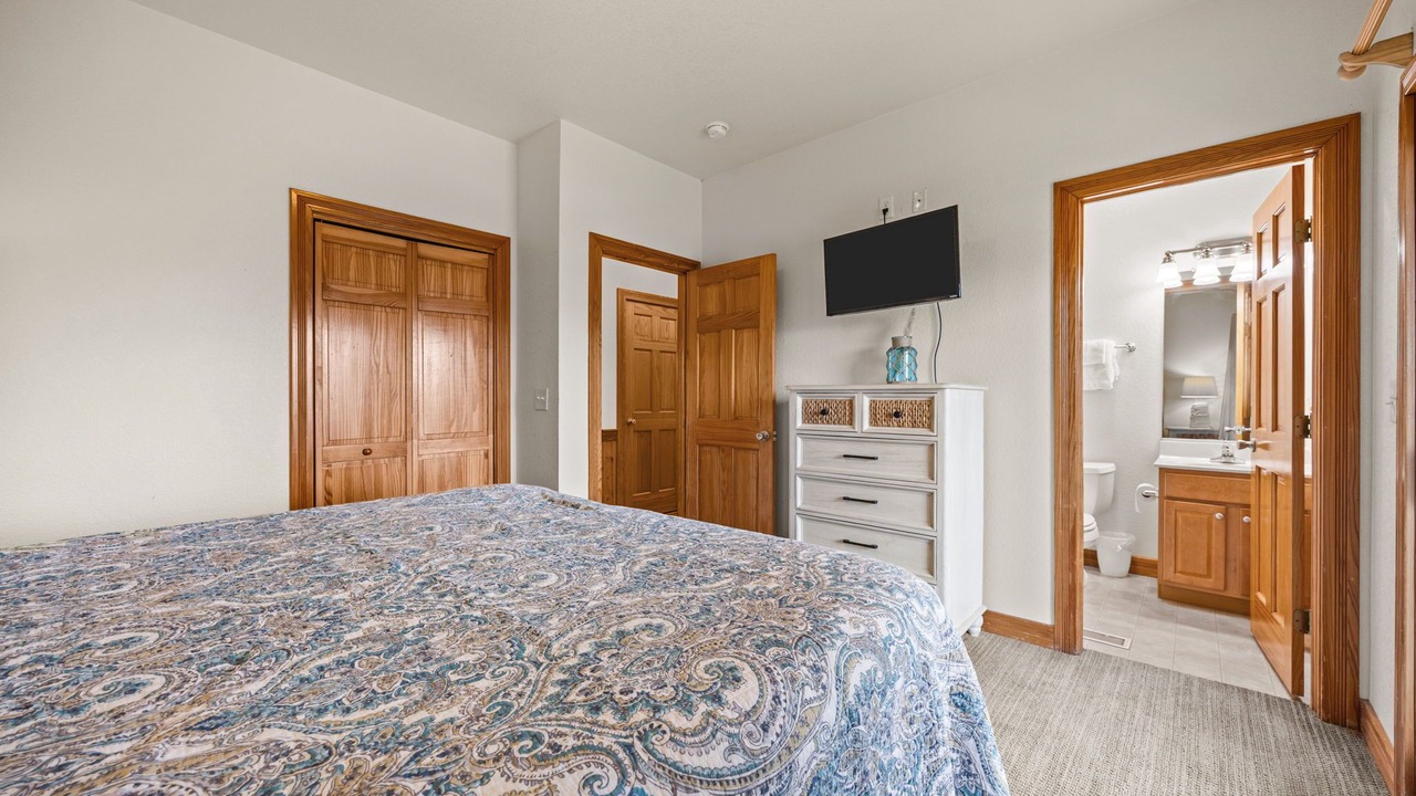 Photo of Bedroom in Waves